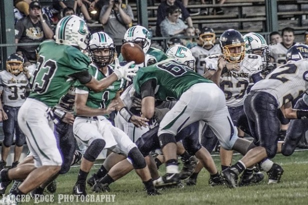 2017 Bulldog Football pitch out